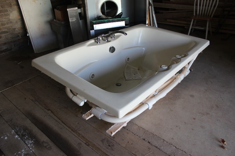 Large Jaquizzi Tub