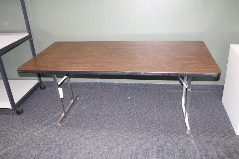 lot 103 image: Banquet Table