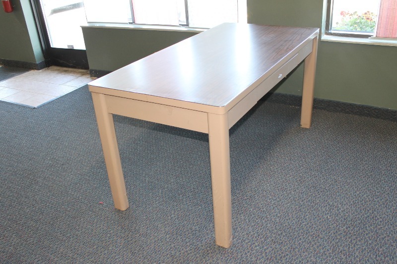 lot 111 image: Metal Desk