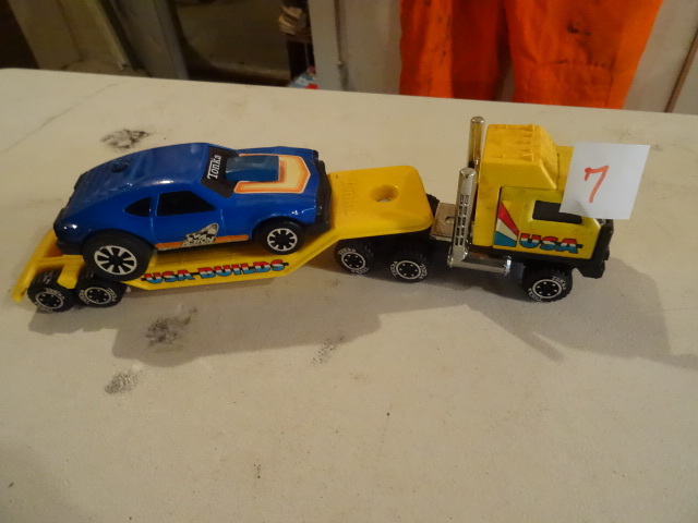 lot 7 image: Tonka Semi With Trailer and Race Car