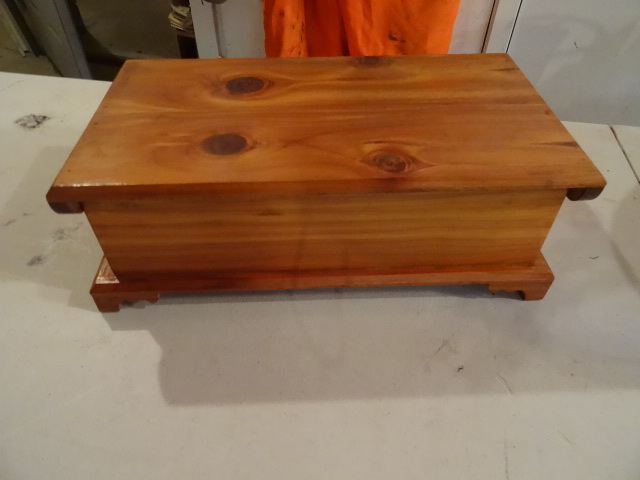 lot 12 image: Wood Cedar Jewelry Box