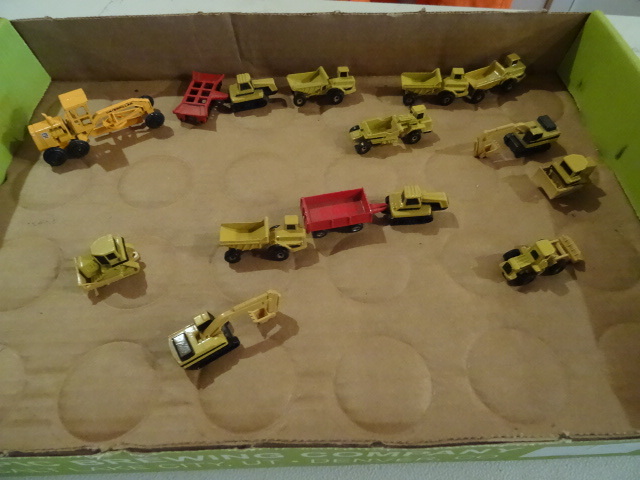 lot 14 image: Misc Caterpillar Miniature Die Cast Toys