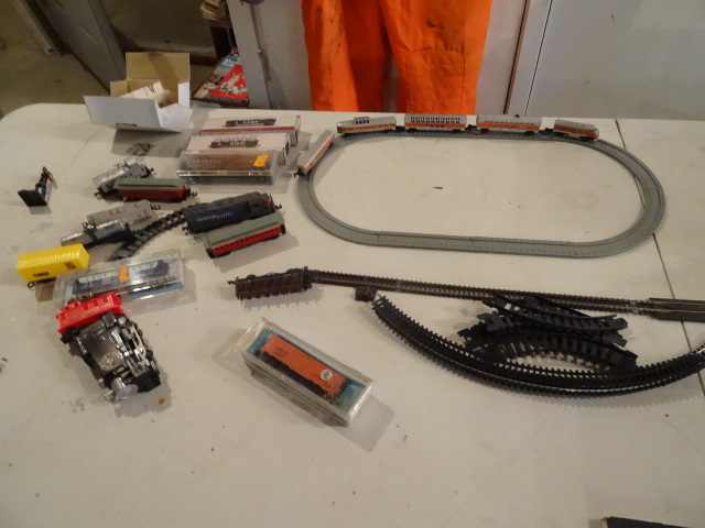 lot 15 image: Miniature Train Tracks and Cars