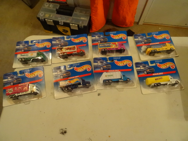 lot 16 image: Hot Wheels Haulers ( 8) Unopened