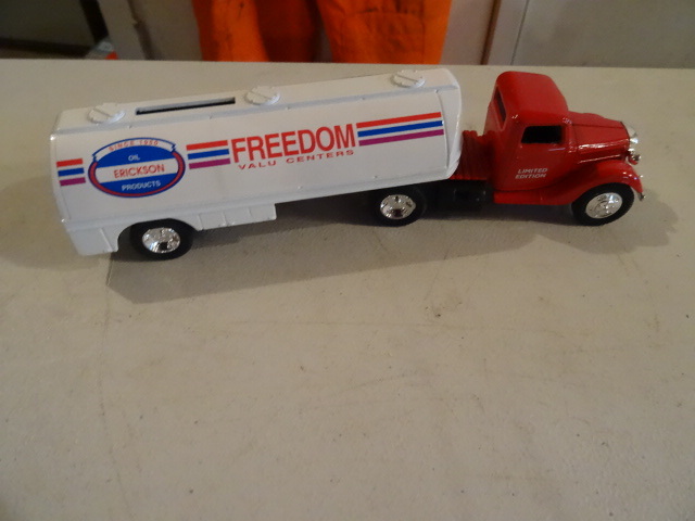 lot 18 image: Freedom Value Center Die Cast