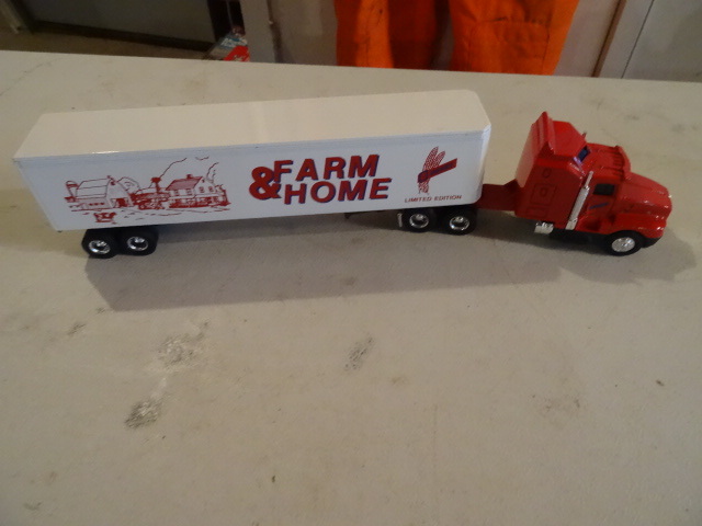 lot 20 image: ERTl Farm and Home Limited Edition