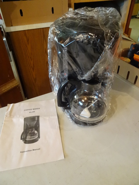 lot 33 image: New Coffee Maker XQ-606