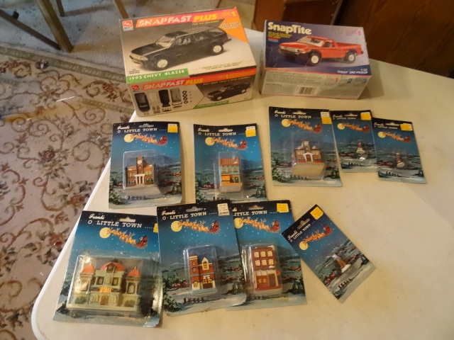 lot 34 image: 2 Snaptite Model Kits, Frank O Littletown