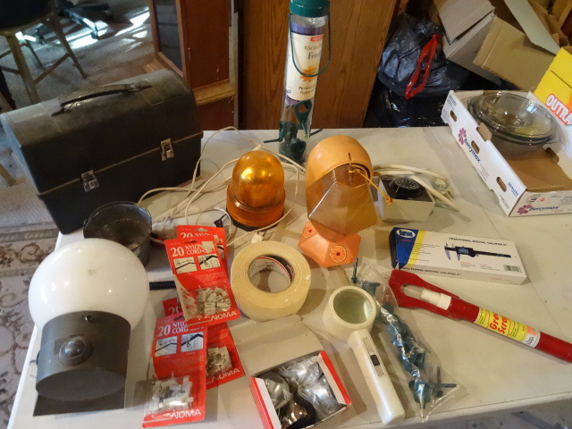 lot 38 image: Misc. Lunch box. Fractional Digital Caliper