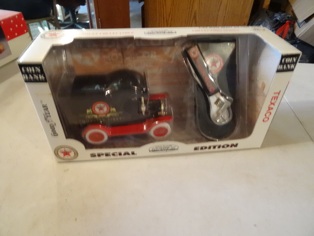 lot 40 image: Texaco Motor Oil Toy, Ford Model T