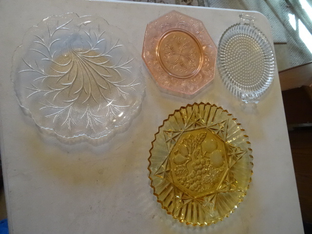 lot 49 image: 4 Vintage Glass Plates, Platters