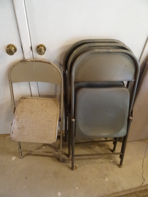 lot 55 image: 4 Metal Folding Chairs