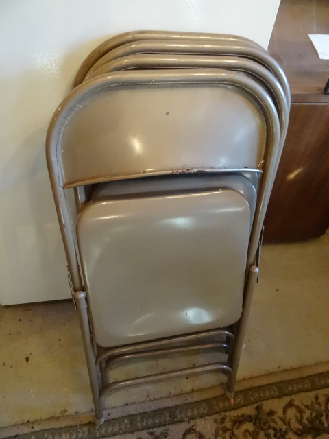 lot 57 image: 4 Metal Folding Chairs