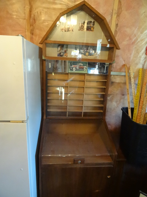 lot 59 image: Display Cabinet 26 X 18 X 80