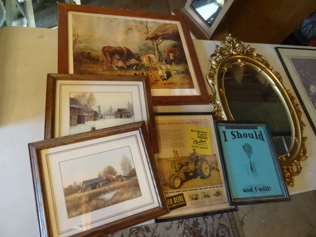 lot 67 image: Decorative Wall Hanging Mirror,