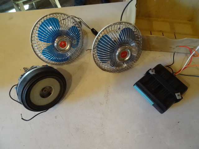 lot 68 image: 2 Fans and Electric Brake Controller