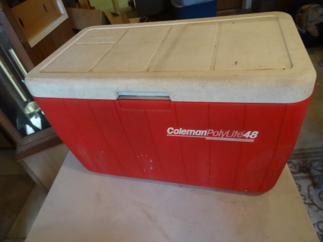 lot 72 image: Coleman Polylite 48 Cooler