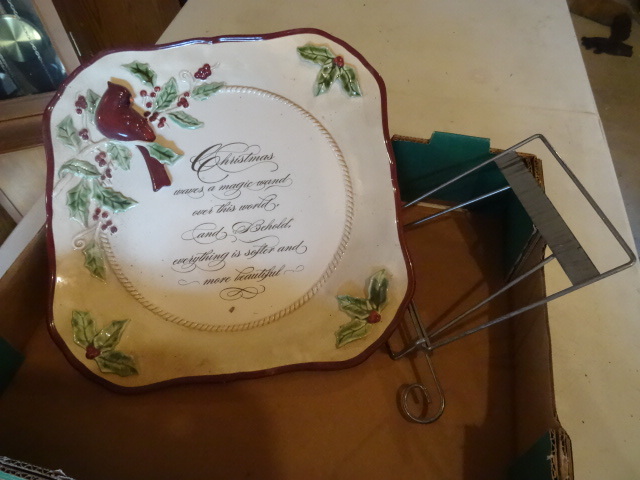 lot 79 image: Christmas Decorative PlatterPlate