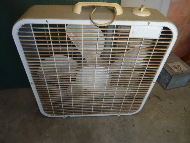 lot 86 image: Lasko 20 Box Fan