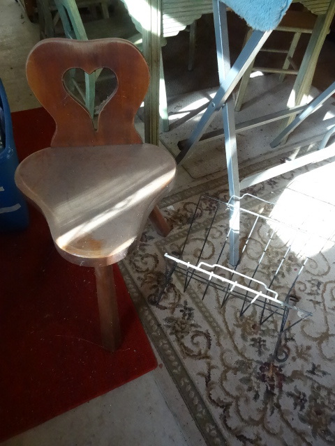 lot 88 image: Miling Chair and Metal Magazine Rack