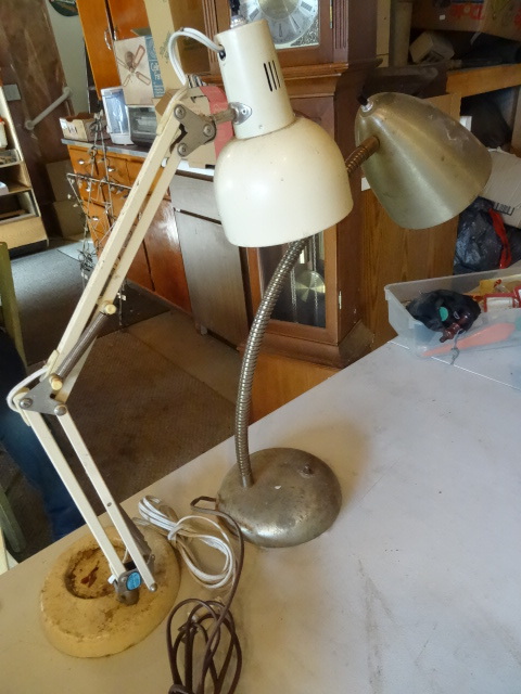 lot 97 image: 2 Desk Lamps