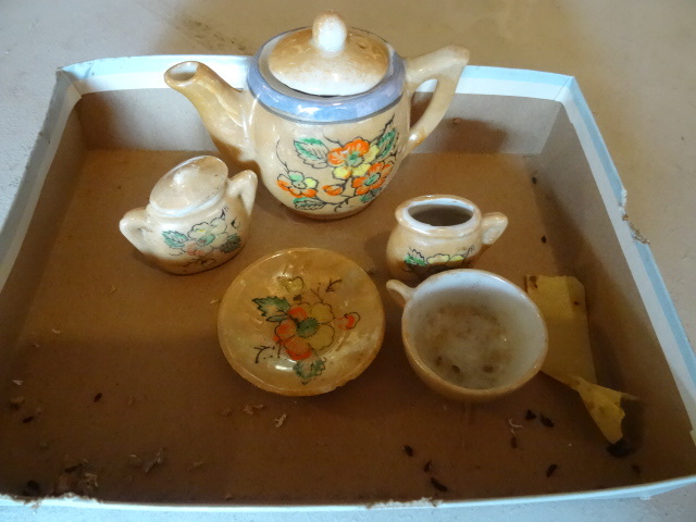 lot 103 image: Mini Tea Set Creamer
