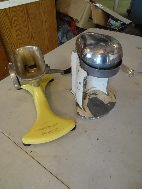 lot 110 image: Vintage Juicer Juice O Mat Enterprise