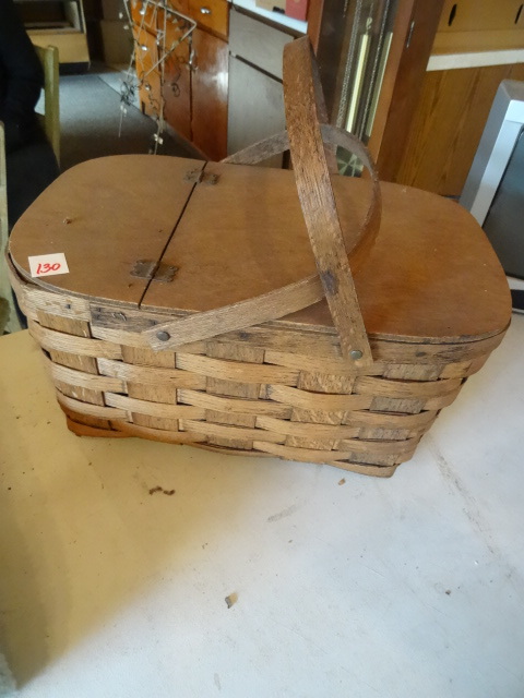 lot 130 image: Pick Nick Basket