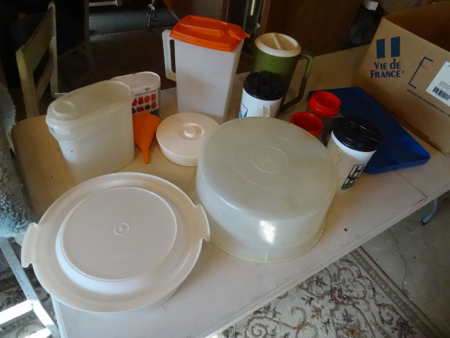 lot 137 image: Misc Plastic Kitchen Containers