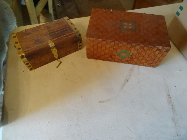 lot 144 image: 2 Wooden Jewelry Boxes