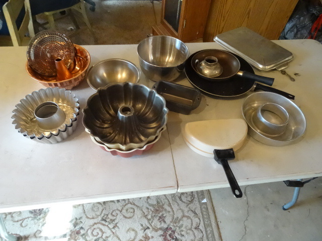 lot 147 image: Misc Kitchen Metal Ware
