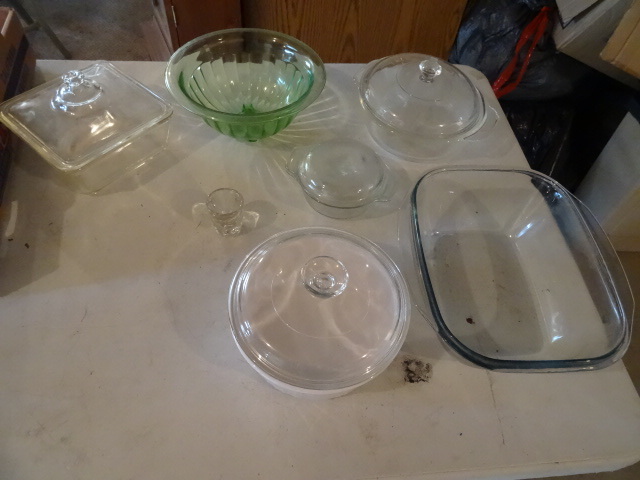 lot 151 image: Glass Cookware Casseroles