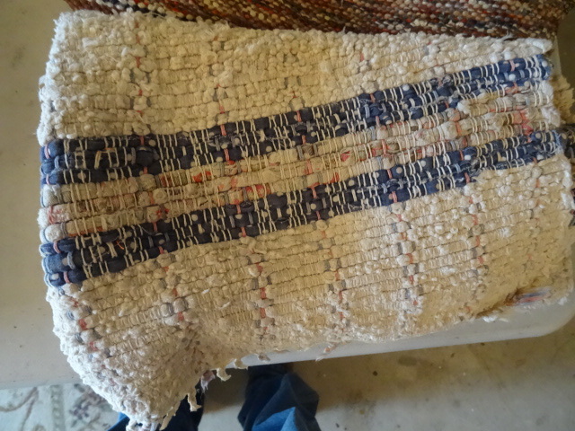 lot 154 image: 3 Throw Rugs