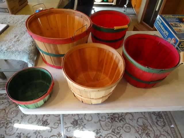 lot 160 image: 4 Apple Baskets