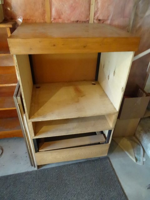 lot 171 image: Cabinet on Wheels 31 X 25 X 52