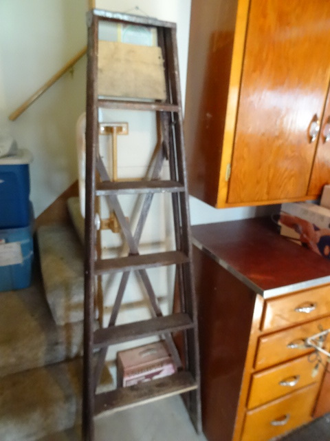 lot 172 image: 6 Ft. Step Ladder