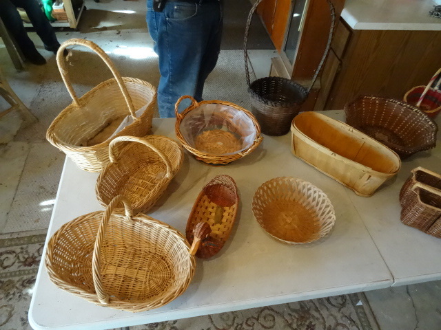 lot 181 image: Misc Wicker Baskets