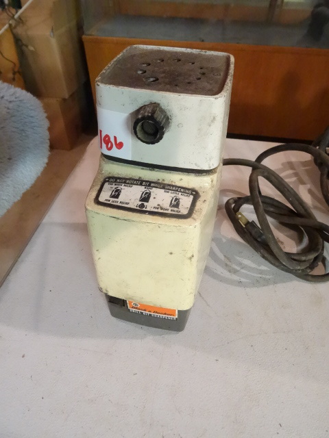 lot 186 image: Brill Bit Sharpener Black and Decker