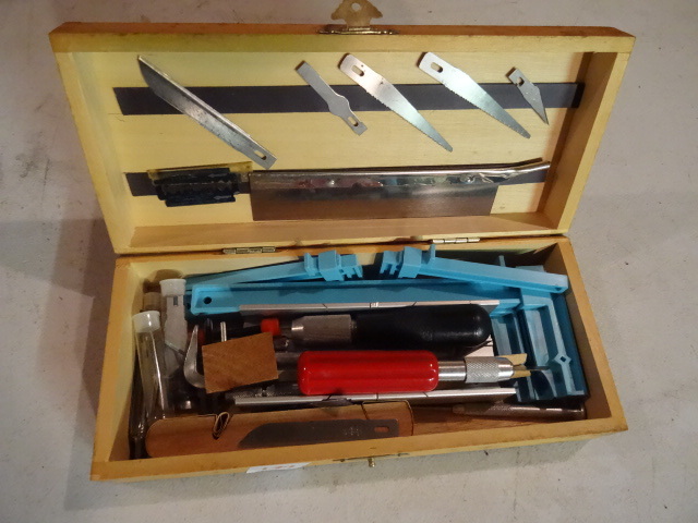 lot 197 image: Exacta Knife Kit