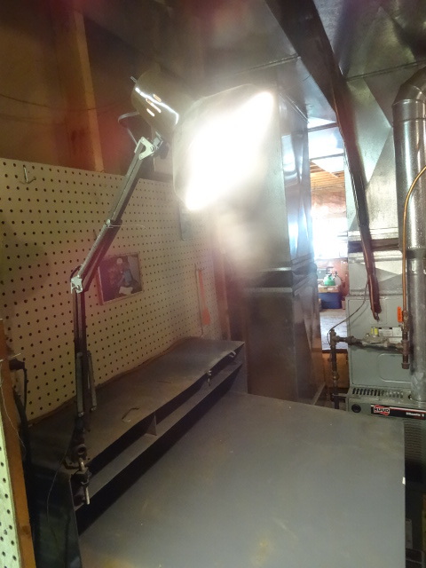 lot 205 image: Clamp On Metal Lamp