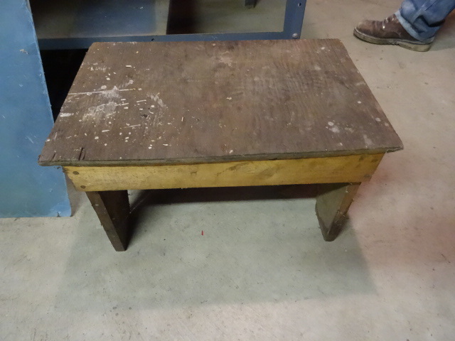 lot 207 image: Wood Step Stool