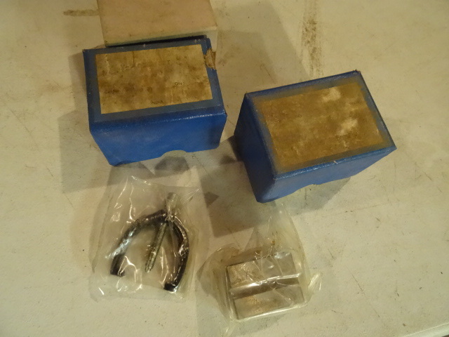 lot 223 image: 2 V Block Sets