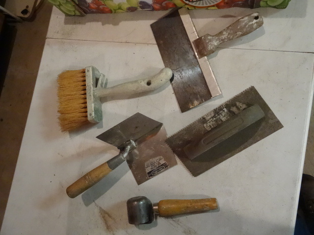 lot 229 image: Troweling Tools
