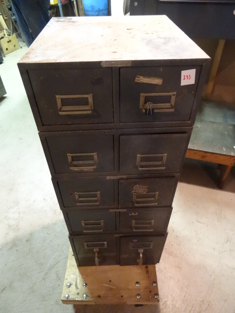 lot 233 image: 5 Section 2 Drawer Metal Cabinets