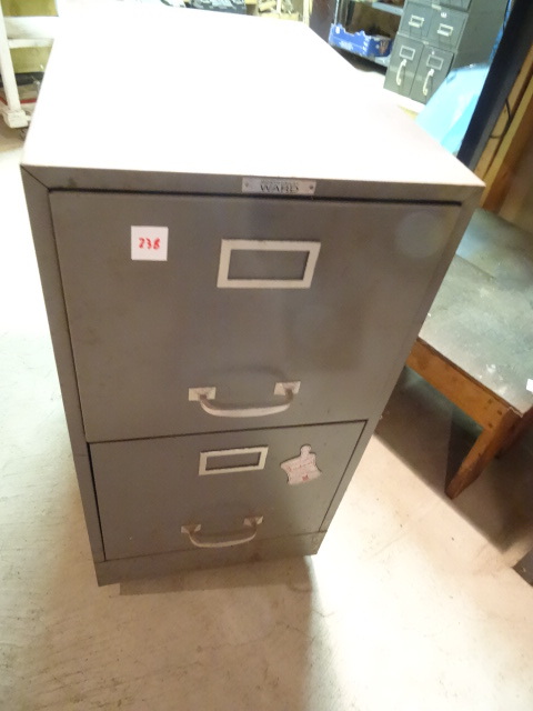lot 238 image: 15 Metal 2 Drawer File Cabinet