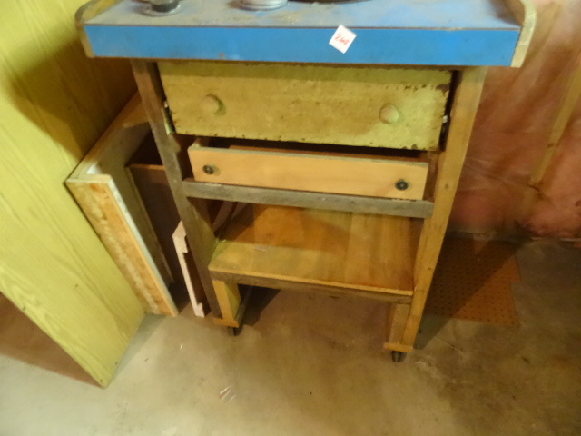 lot 262 image: Rolling StandWork Bench 27 X 28 X 48