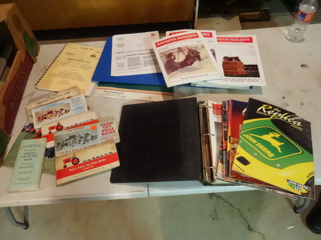 lot 267 image: ERTL Collector Club Magazines