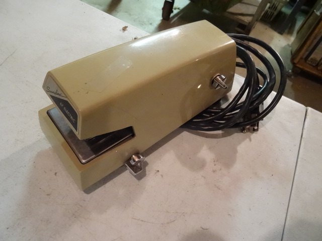 lot 281 image: Misc Office Supplies