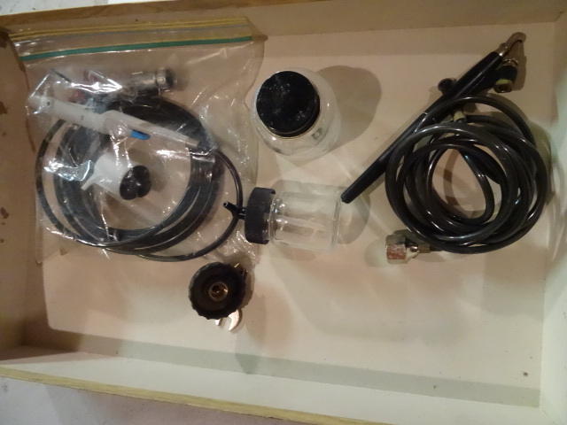 lot 290 image: Air Brush Kit In Box