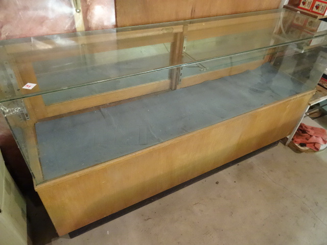 lot 314 image: Display Case 18 X 72 X 39 Wood Show